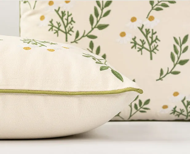 Daisy-patterned Throw Pillow