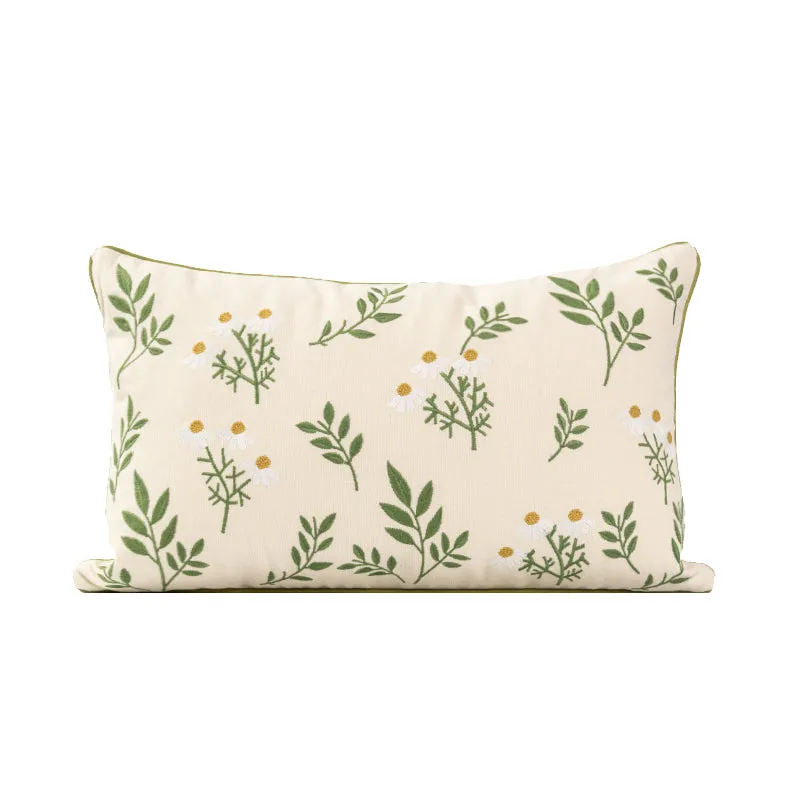 Daisy-patterned Throw Pillow