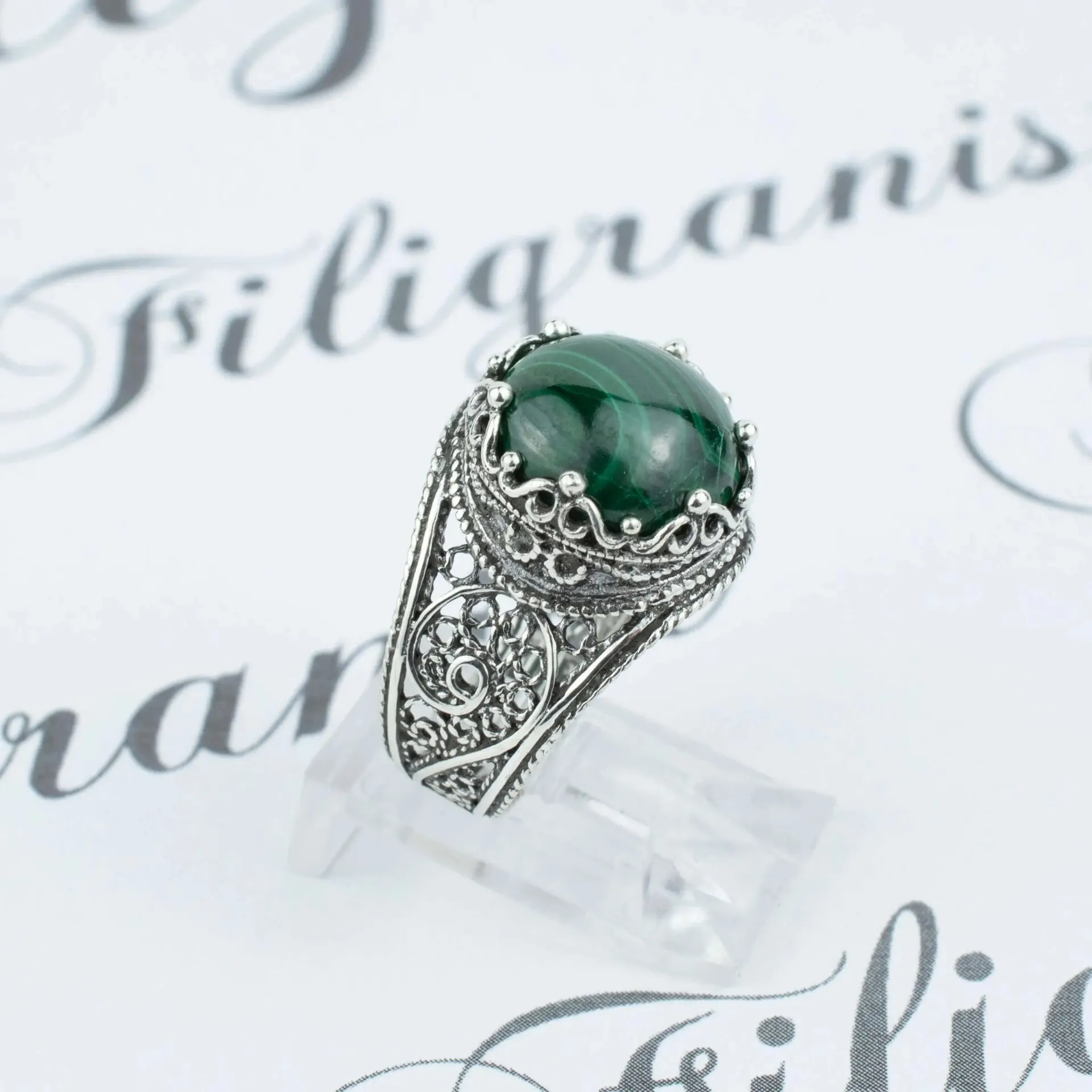 Malachite Crown Silver Ring - Filigree Art Cocktail Design, Green Stone Ring, Elegant Accessory, Handcrafted Art