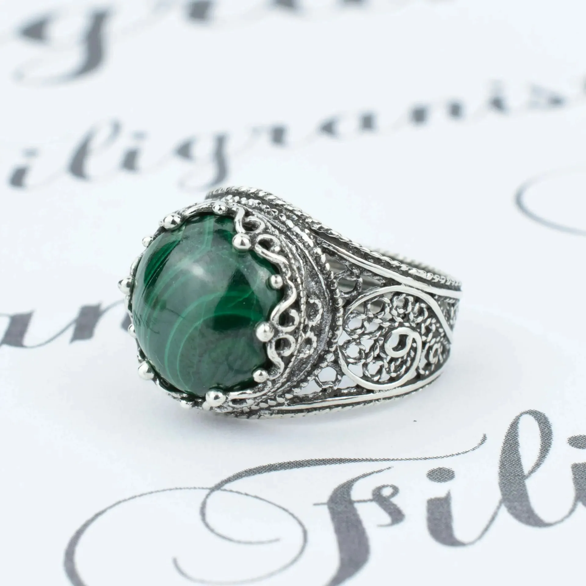 Malachite Crown Silver Ring - Filigree Art Cocktail Design, Green Stone Ring, Elegant Accessory, Handcrafted Art