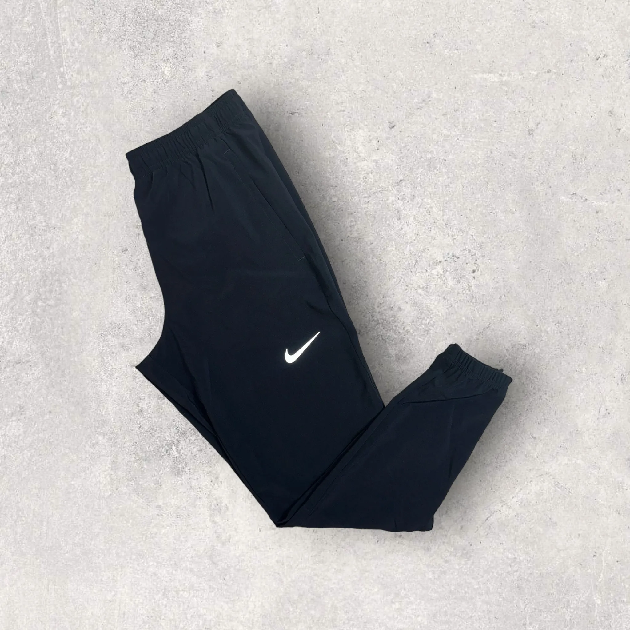 NIKE 1/4 ZIP - RED / NIKE DRI-FIT JOGGING BOTTOMS - BLACK