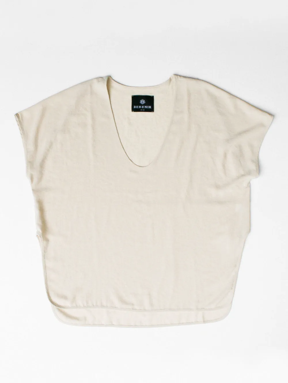 SHIRT SLEEVELESS-V-COLLAR CREME