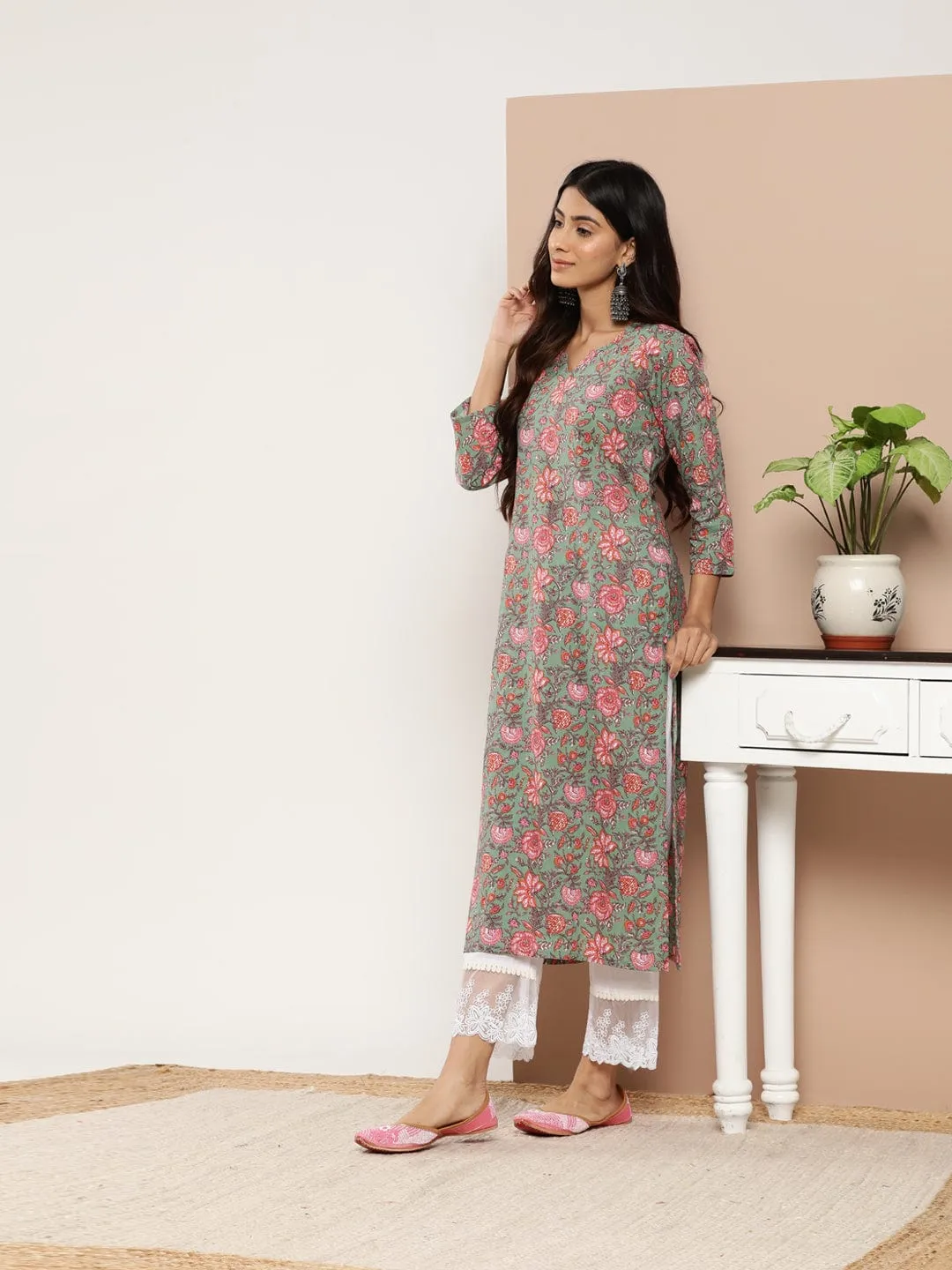 Varanga Women Green & Pink Floral Printed Floral Kurta