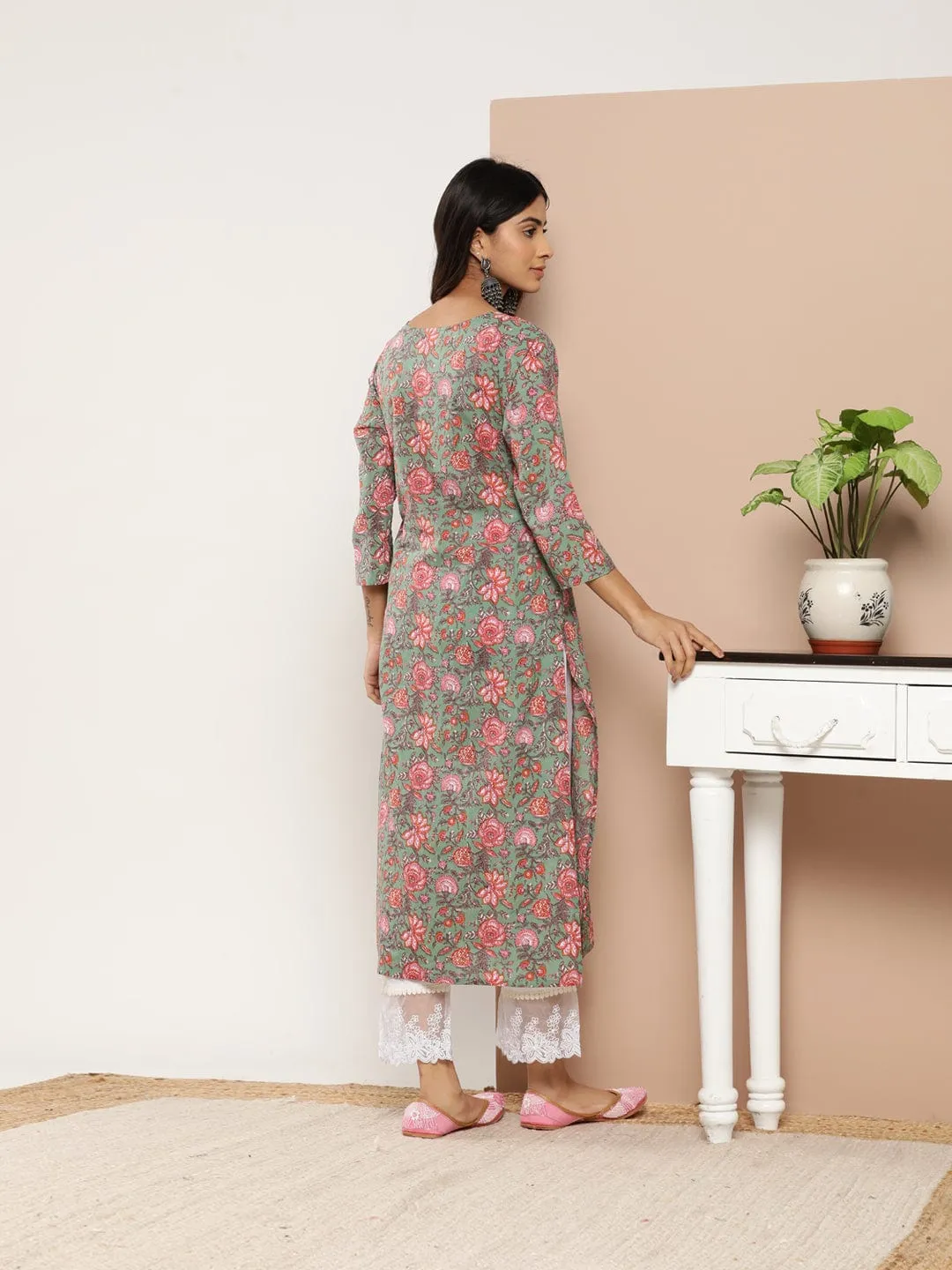 Varanga Women Green & Pink Floral Printed Floral Kurta