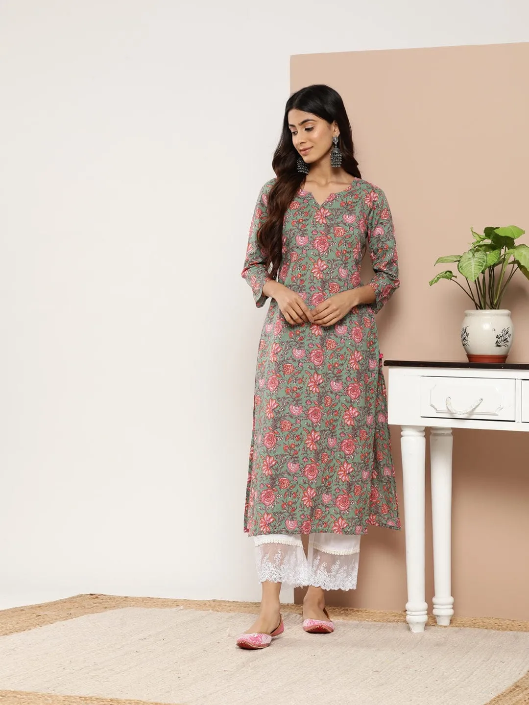 Varanga Women Green & Pink Floral Printed Floral Kurta